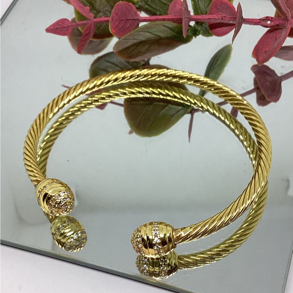 NEW!GOLD PLATED TWISTED BRACELET